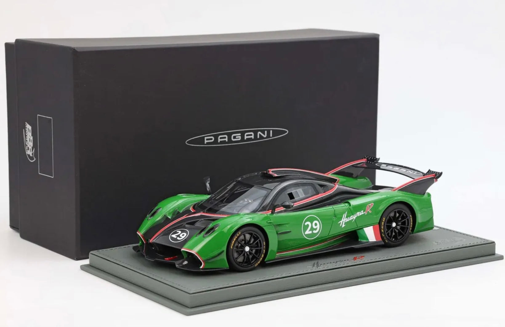 Pagani Huayra R 1:18 Model Car Replica in Gloss Black Carbon/Verde