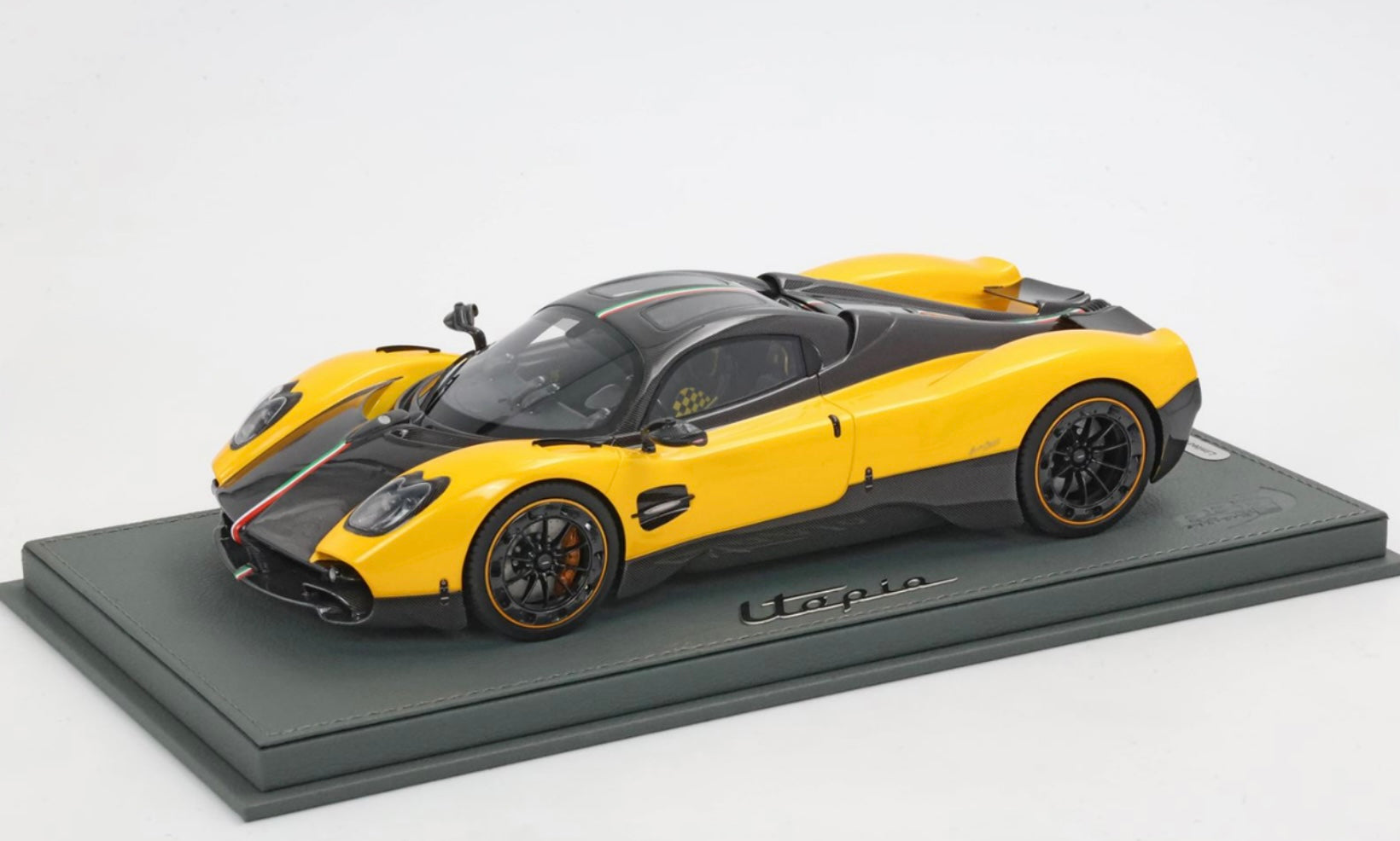 Pagani Utopia Giallo Genevra 1:18 Scale Replica Model Car