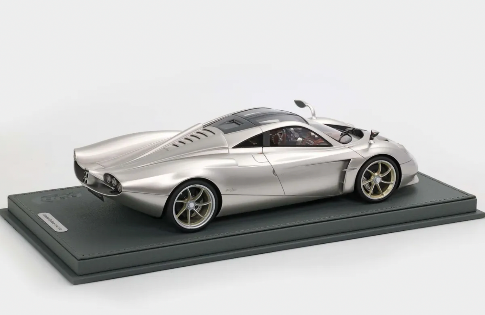 Pagani Huayra Codalunga 1:18 Model Replica