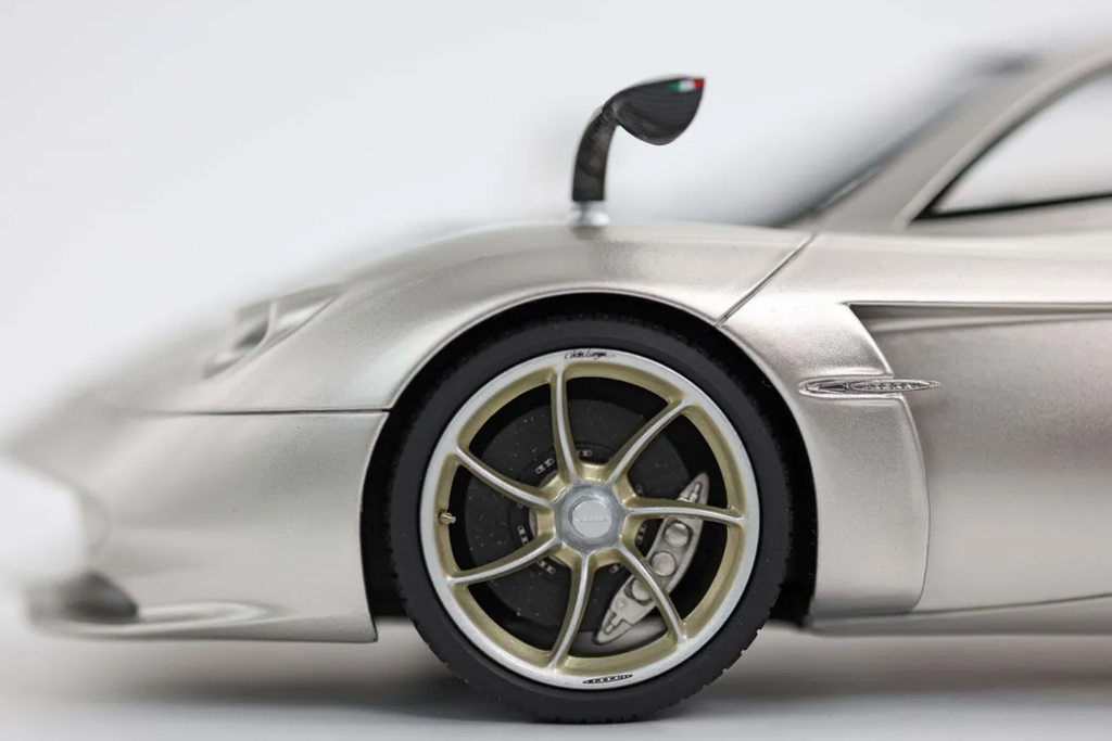 Pagani Huayra Codalunga 1:18 Model Replica
