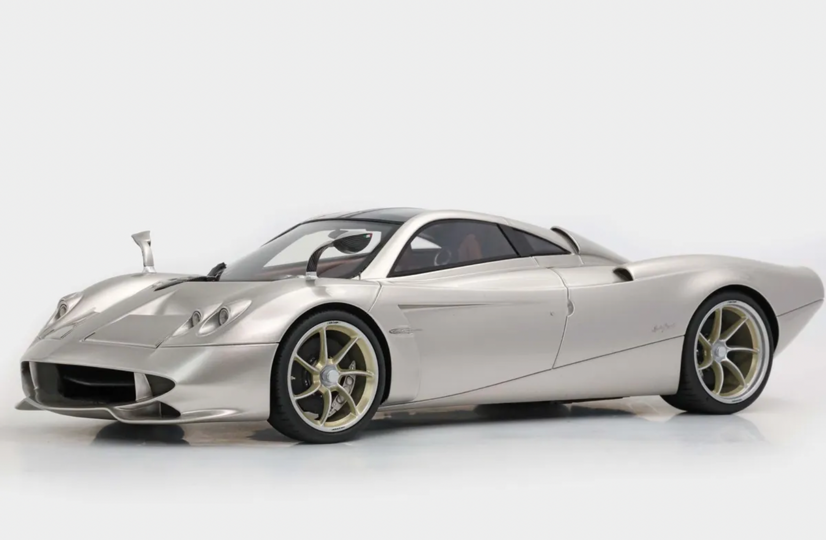 Pagani Huayra Codalunga 1:18 Model Replica